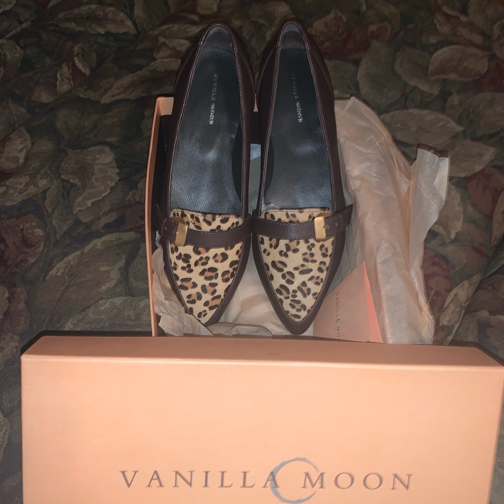 NIB Vanilla Moon Flats